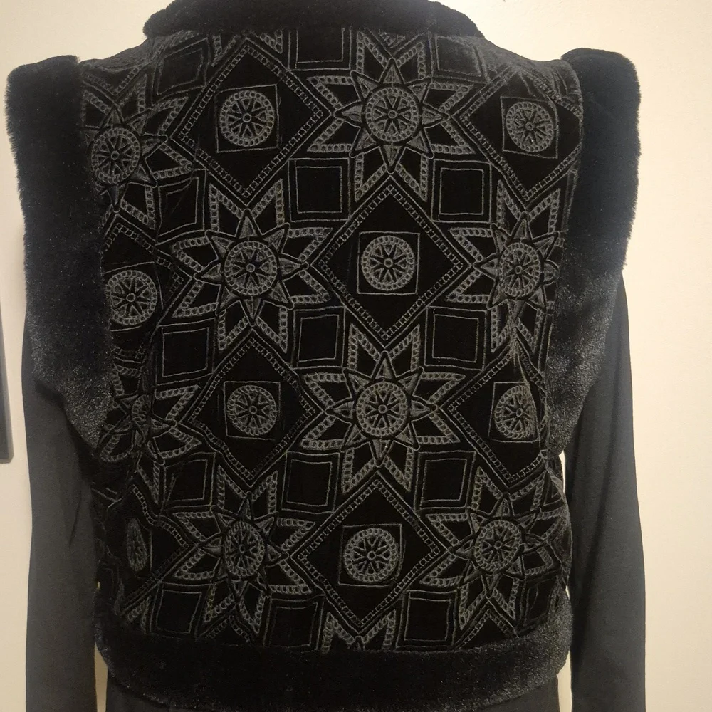 Johnny Was Black Faux Fur Silk Vest XL Star Pattern Softest Fur Lined GORGEOUS! - Picture 6 of 11